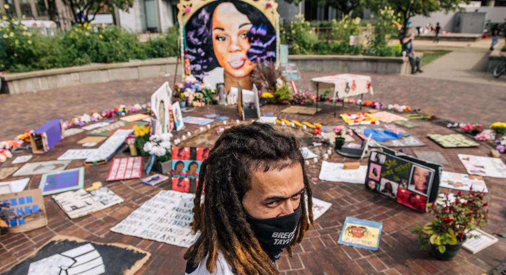 US agrees to pay Breonna Taylor family $12m