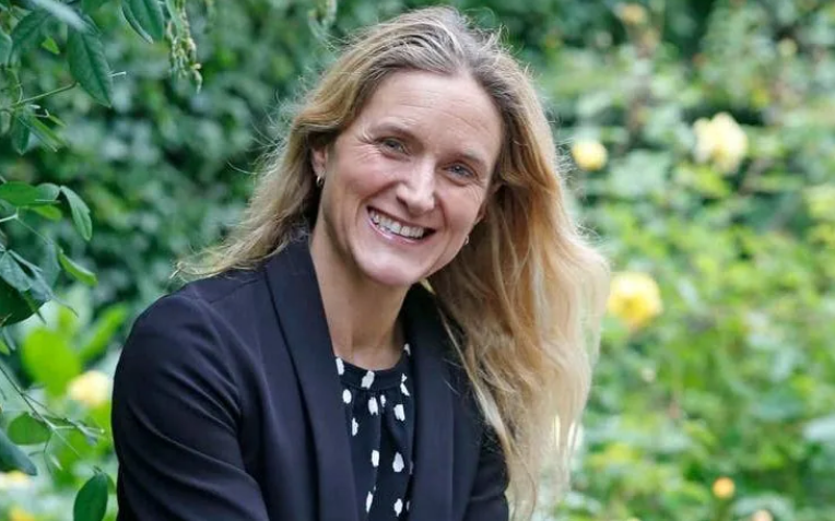 Batley and Spen: Labour narrowly wins seat in parliamentary by-election