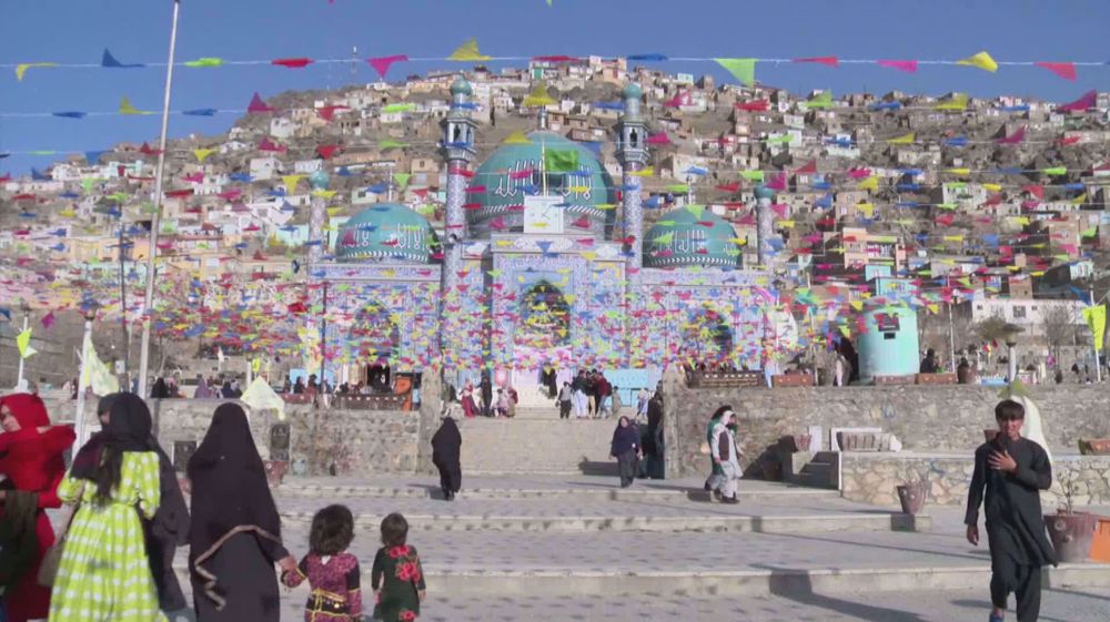 Afghans mark birth anniversary of Imam Mahdi with tremendous fervor