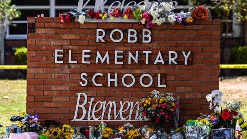 Police in Texas face growing anger over delay in averting school massacre