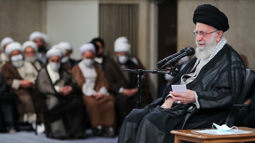 Iran in midst of global fight against arrogant powers: Leader
