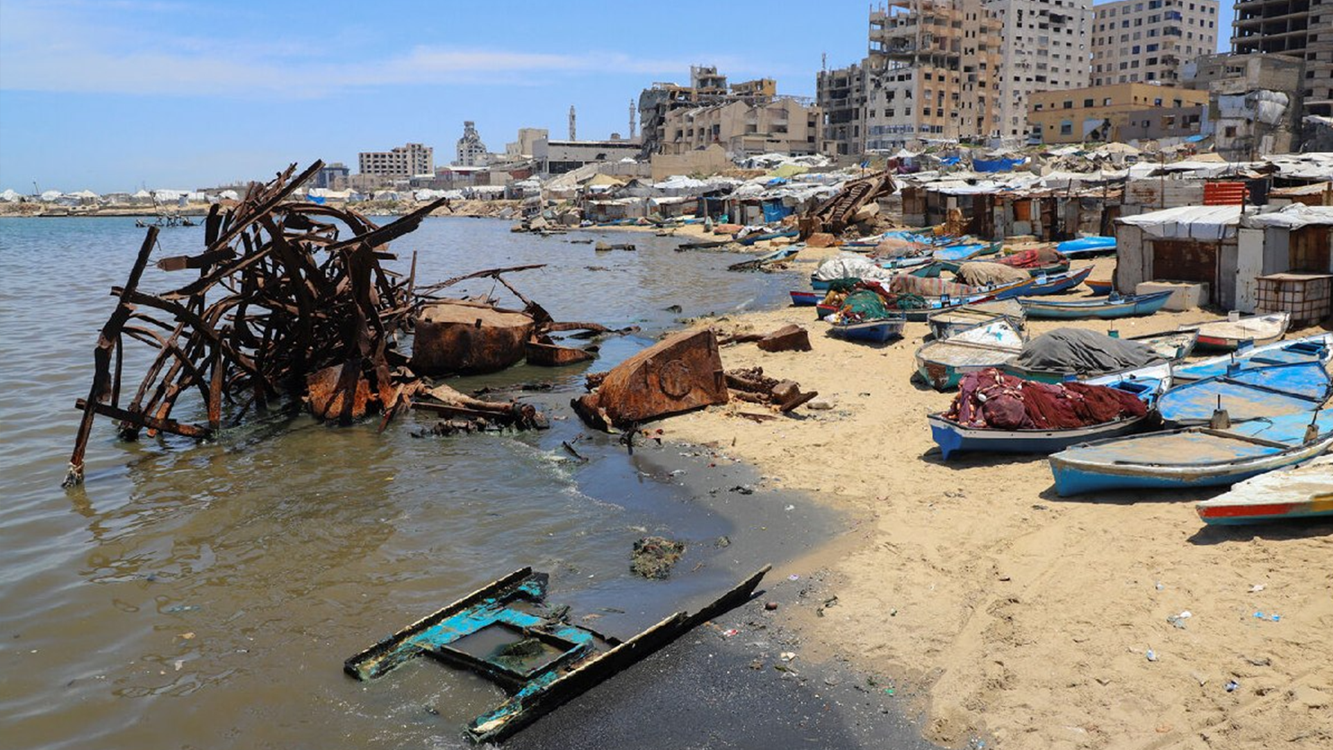 Gaza's wood crisis peaks under Israeli entry ban