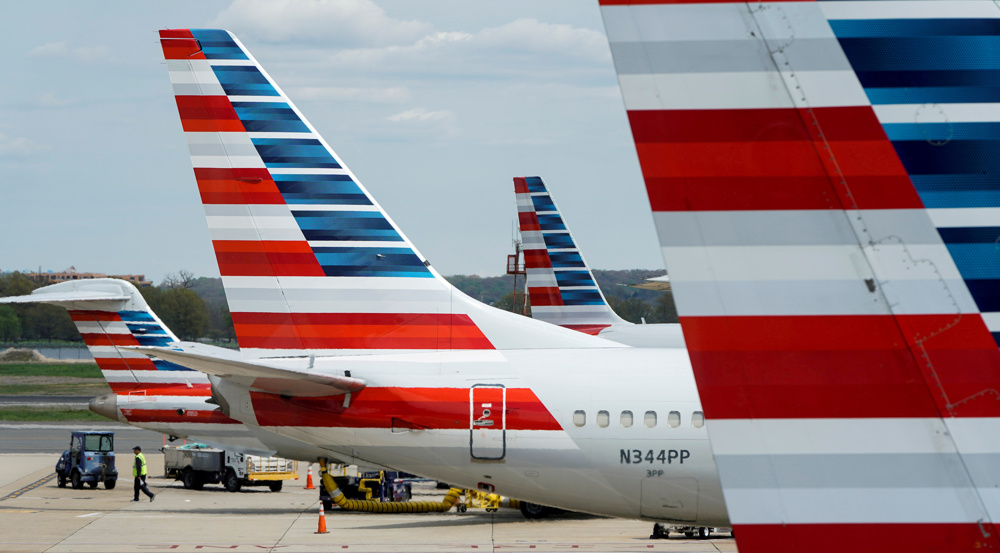 US airlines cut tens of thousands of jobs as COVID-19 federal aid deal fails 