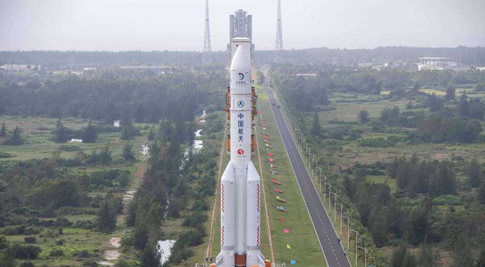 China prepares moon probe to bring back lunar rocks