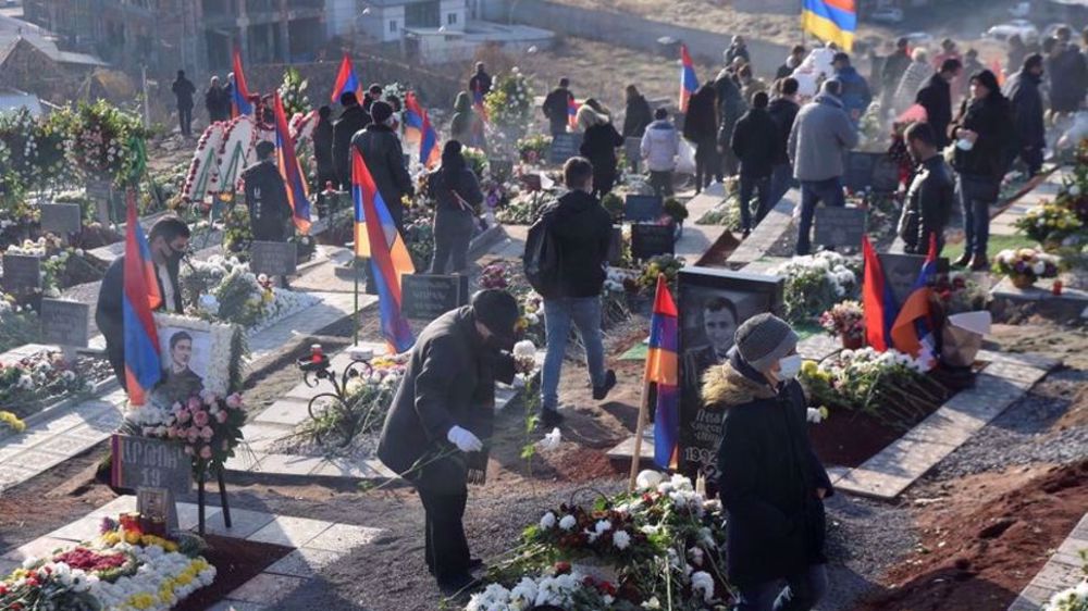 Armenians mourn Karabakh war victims, demand PM resignation 