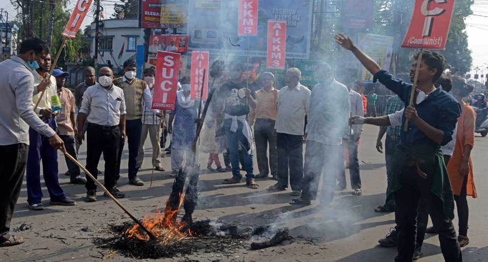 Indian farmers to go on hunger strike to pressure Modi on reforms