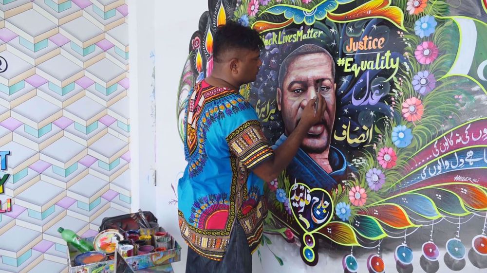 Pakistani truck artist honors George Floyd with mural