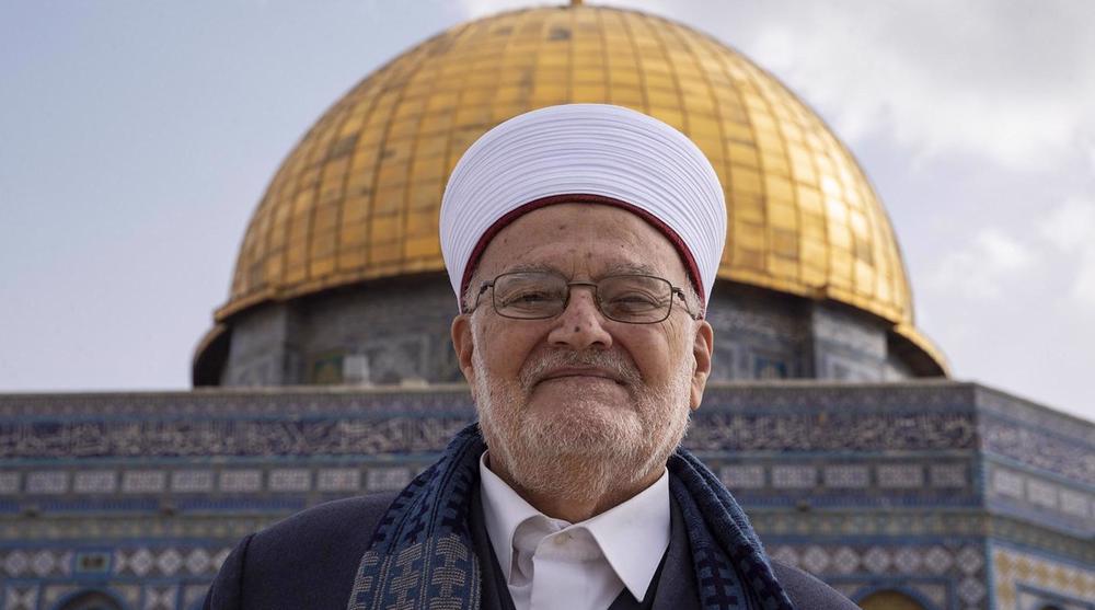 Video: Israeli forces raid al-Aqsa Mosque preacher's home