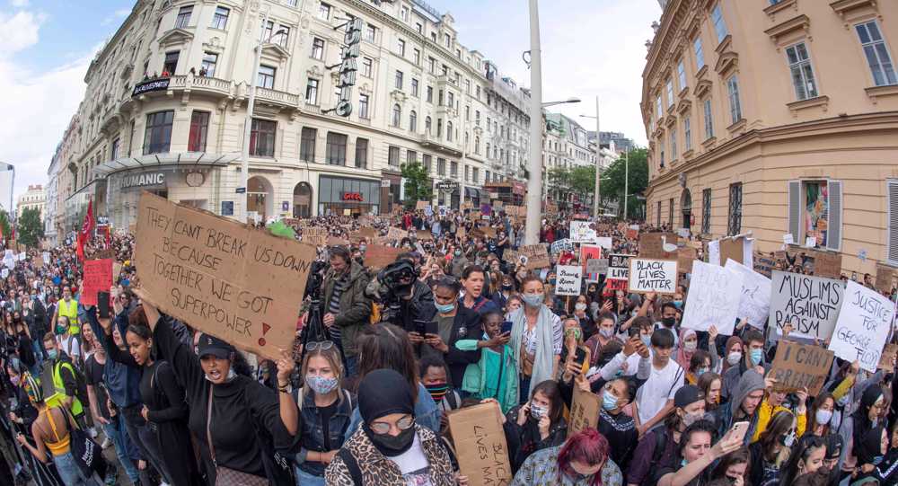 Austrians hold massive anti-racism march