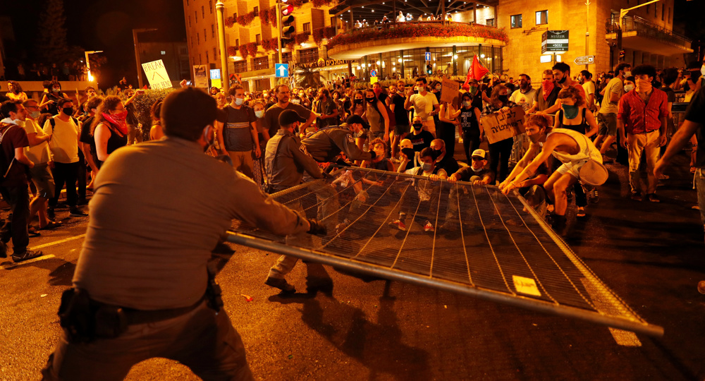 ‘Sick of Corruption’: Thousands of Israelis urge Netanyahu to resign