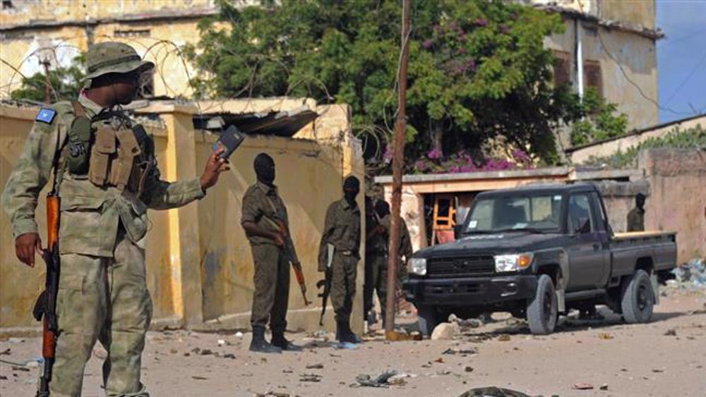 Car bomb explosion in Somalia kills 5 soldiers, injures US officer 