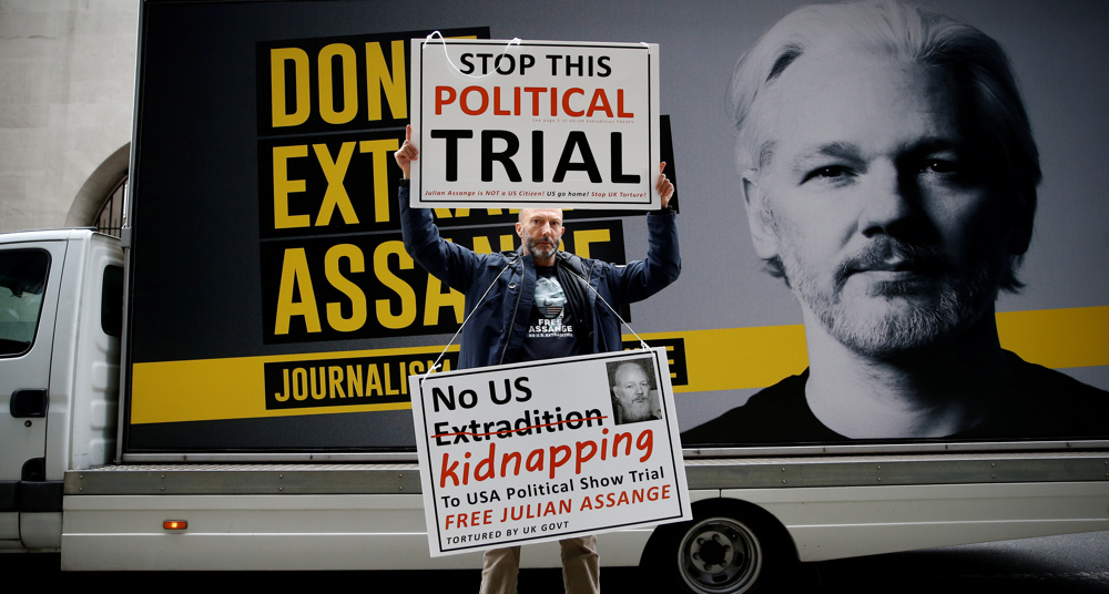 Russian journalists’ union awards Solidarity Prize to Julian Assange