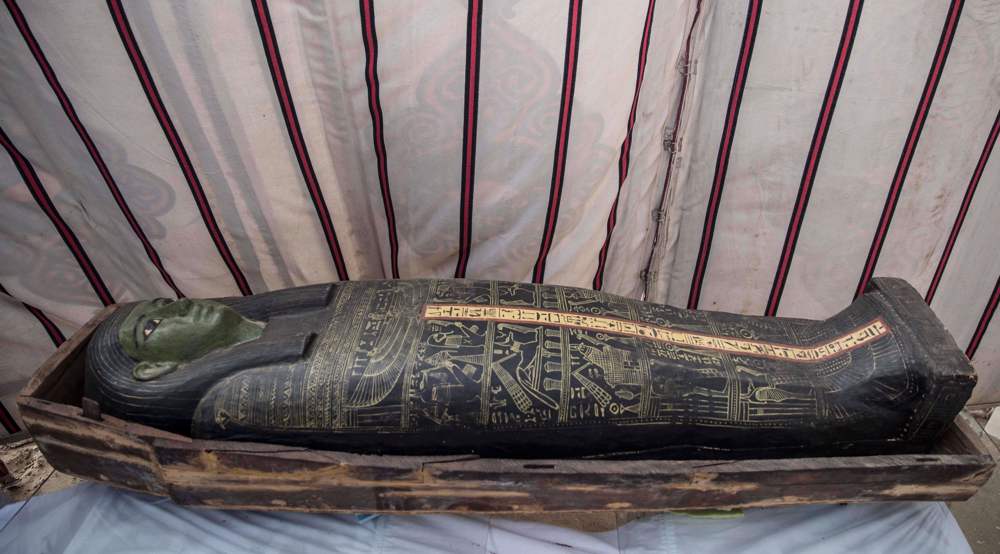 Egypt unveils treasures found at ancient site