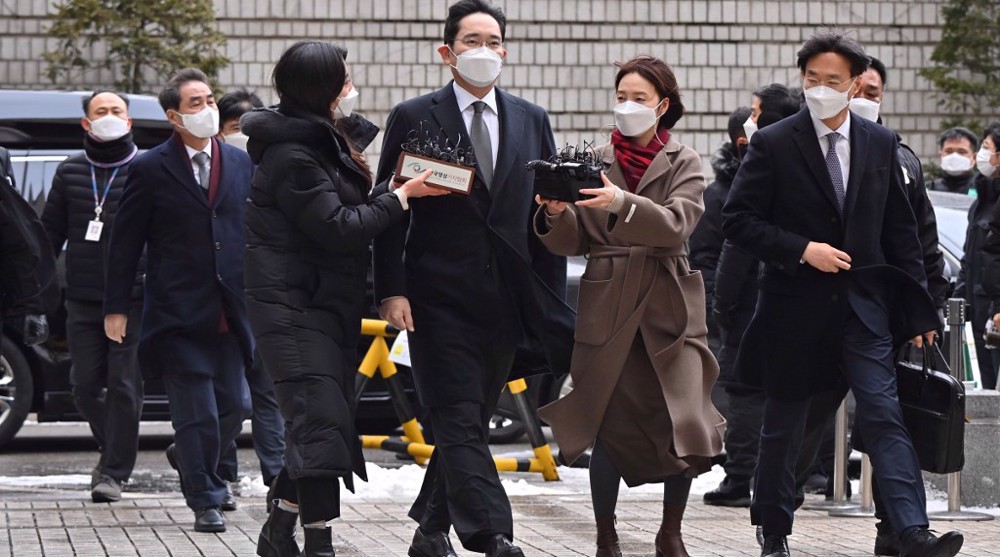 Samsung chief Lee handed 30-month prison term in bribery case