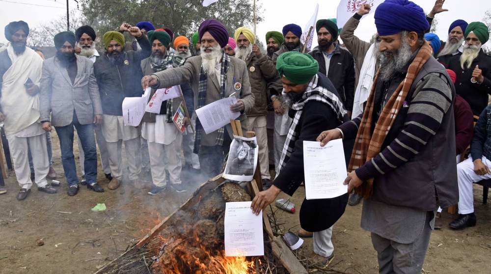 Indian govt. offers to suspend new agricultural laws amid protests