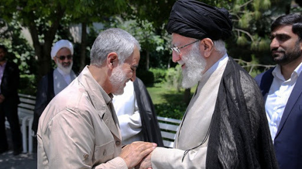 Gen. Soleimani autobiography debuts with Leader’s autograph