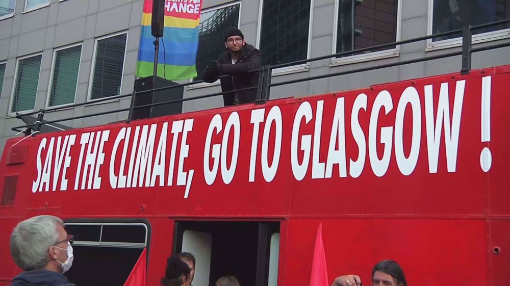Tens of thousands participate in Brussels climate march