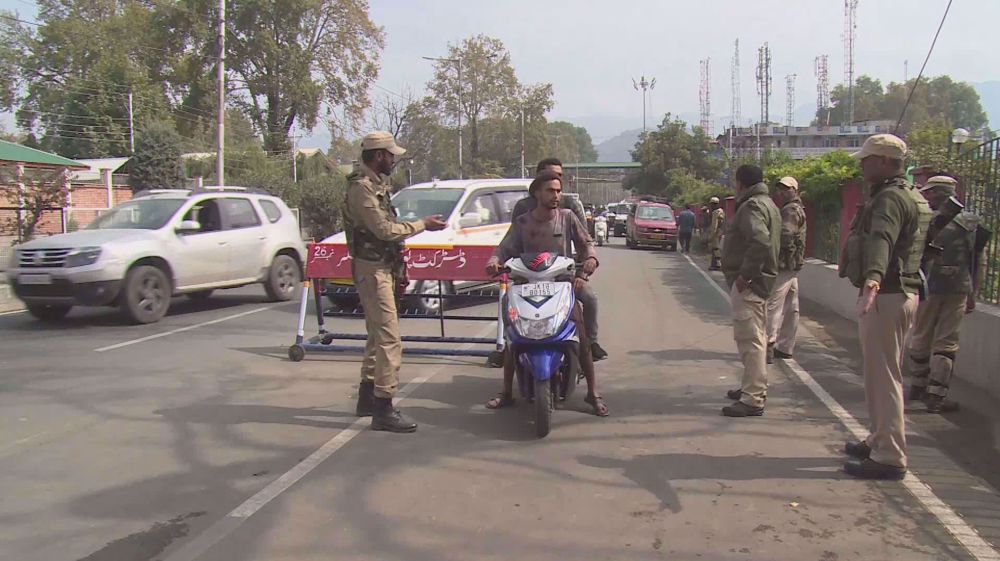 Violence forces non-local workers to flee Kashmir