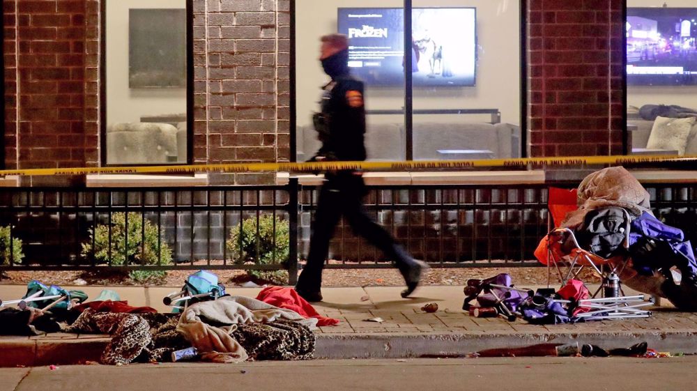 Multiple dead after car runs through Christmas parade in Wisconsin