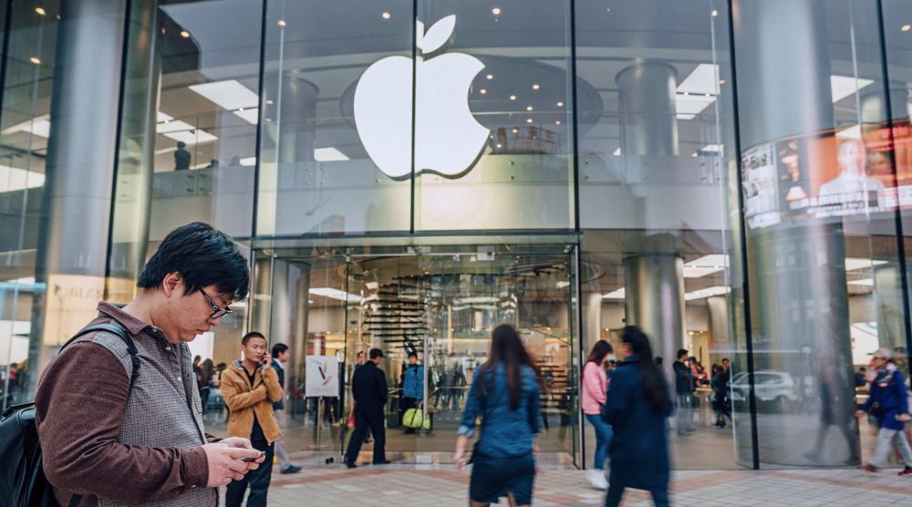 Apple workers organize Christmas Eve walkout in US 