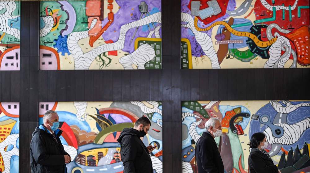 Kosovars vote as new generation of politicians expected to take lead