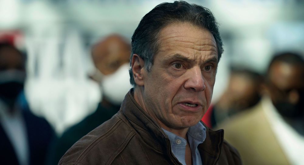 Schumer, Gillibrand urge defiant Cuomo to resign