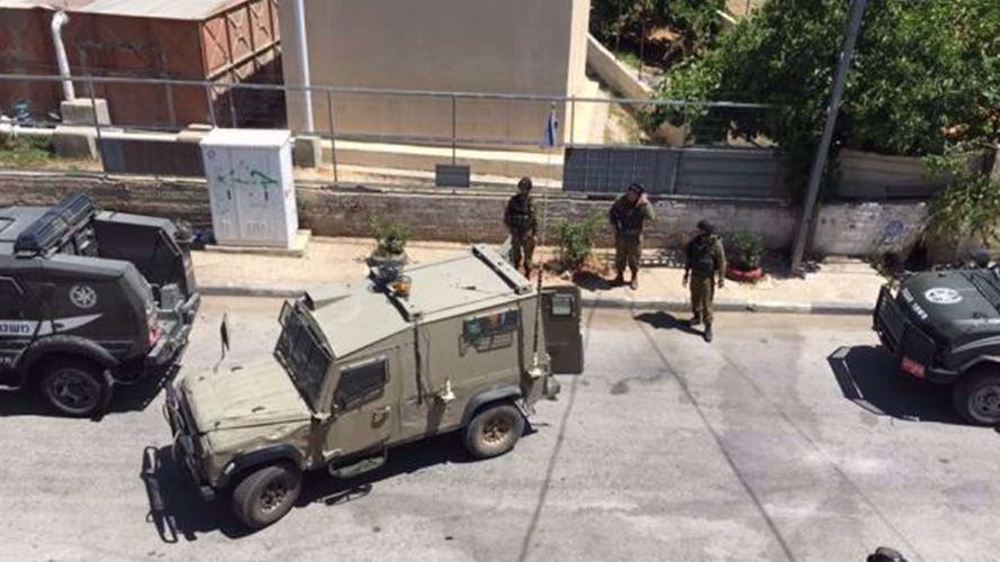 Israeli forces kidnap Hamas officials in West Bank raids