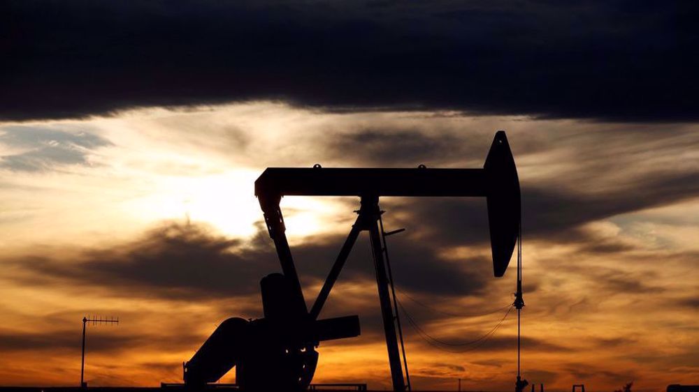 Oil extend losses into 3rd day on US stock build, pandemic fears