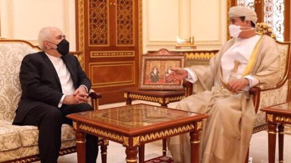 Iran, Oman discuss economic ties, regional issues