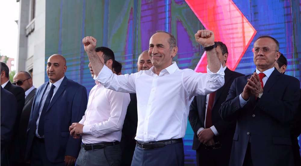 Ex-president Kocharyan rallies Armenians in Yerevan ahead of vote