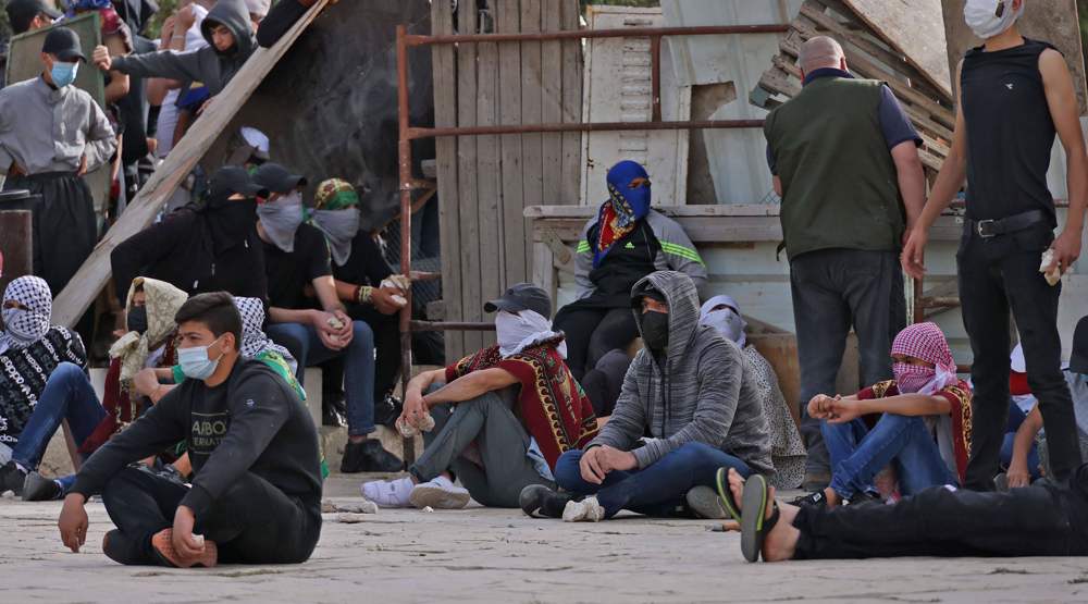 Israeli intelligence sends threatening text to Palestinians: Report
