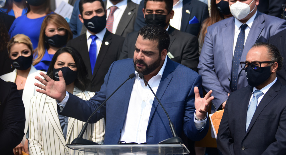 El Salvador tense as parliament votes to oust top prosecutor, judges 