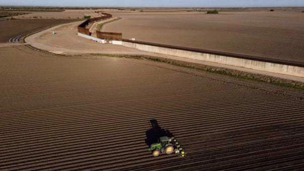 Texas to build border wall with Mexico: GOP governor