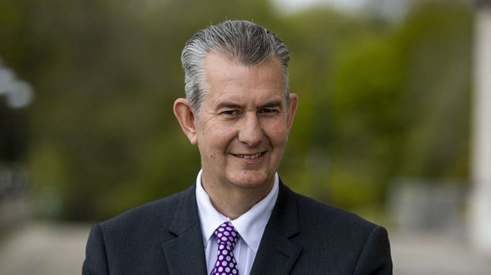 Poots dithers on Irish language as political crisis deepens
