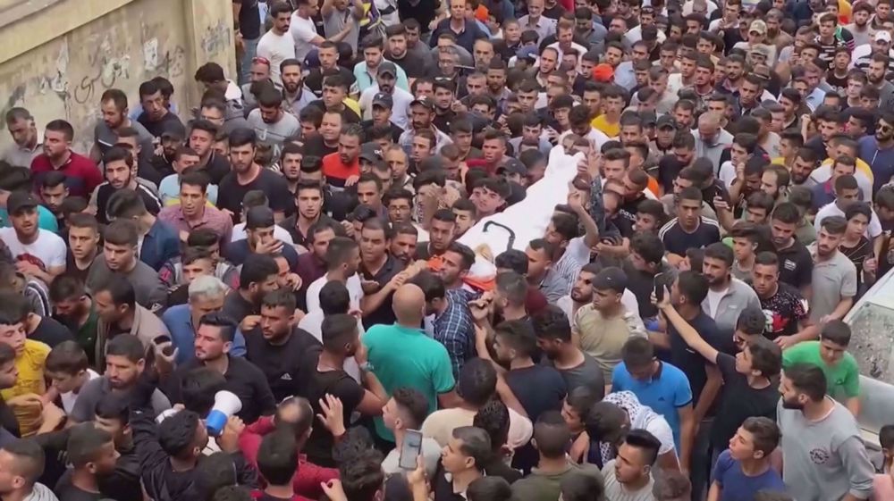 Palestinians bury teenager killed by Israeli forces 