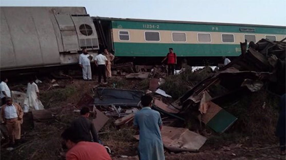 At least 30 killed in Pakistan train crash: Police 