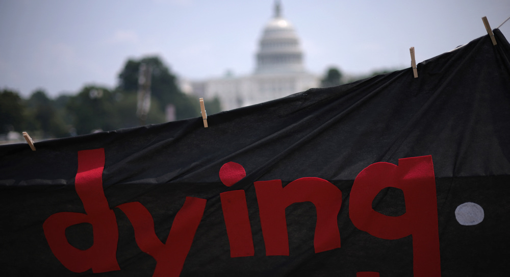 Biden admin. weighs pushing masks as US COVID cases rise 