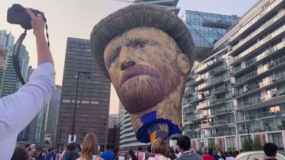Massive Van Gogh hot air balloon kicks off reopening of immersive exhibit  