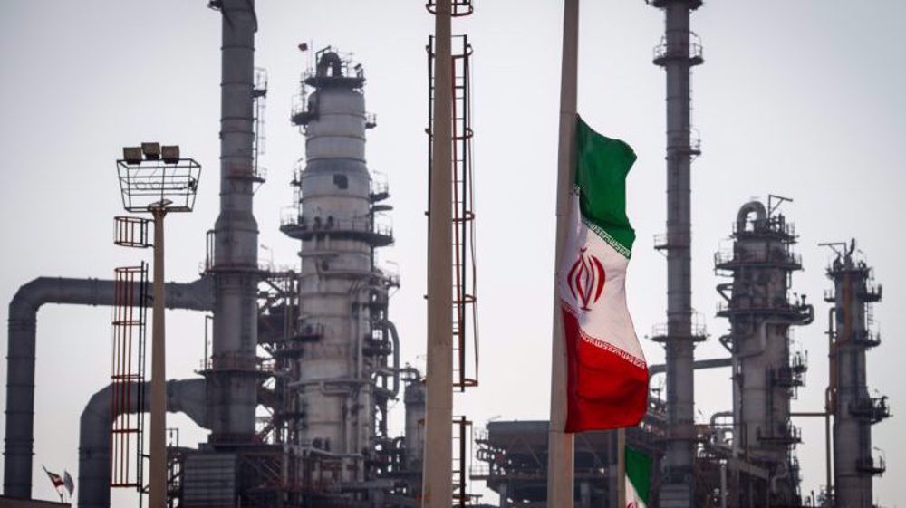 US continues anti-Iran policy, imposes new sanctions