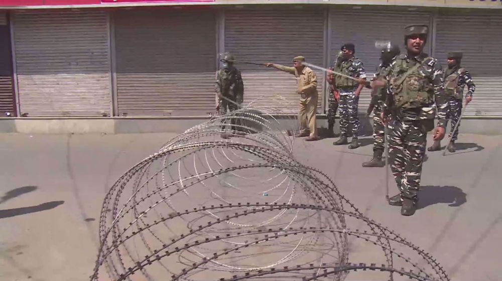 Muslims mark Ashura in Kashmir after police crackdown