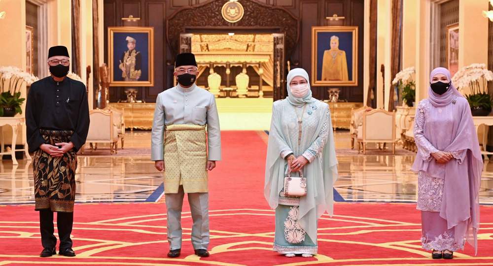 Malaysia swears in new PM as scandal-hit party reclaims leadership