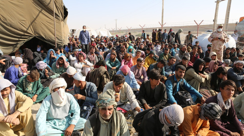 Exclusive pictures: Afghans fleeing Taliban flood Iran border 