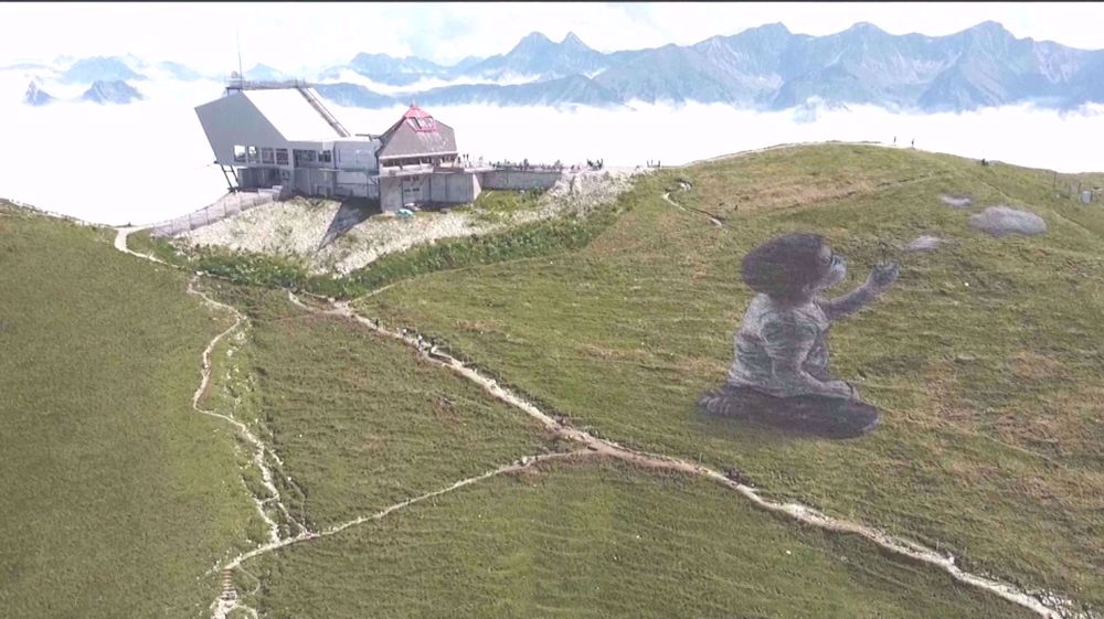 Graffiti artist captures lightness of clouds to lift spirits 