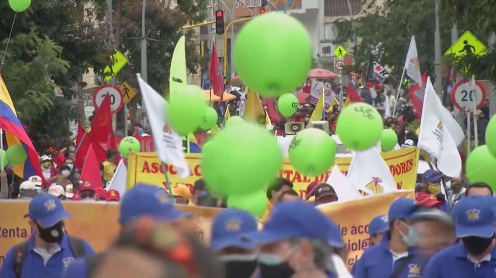Colombians hit streets to protest against government 