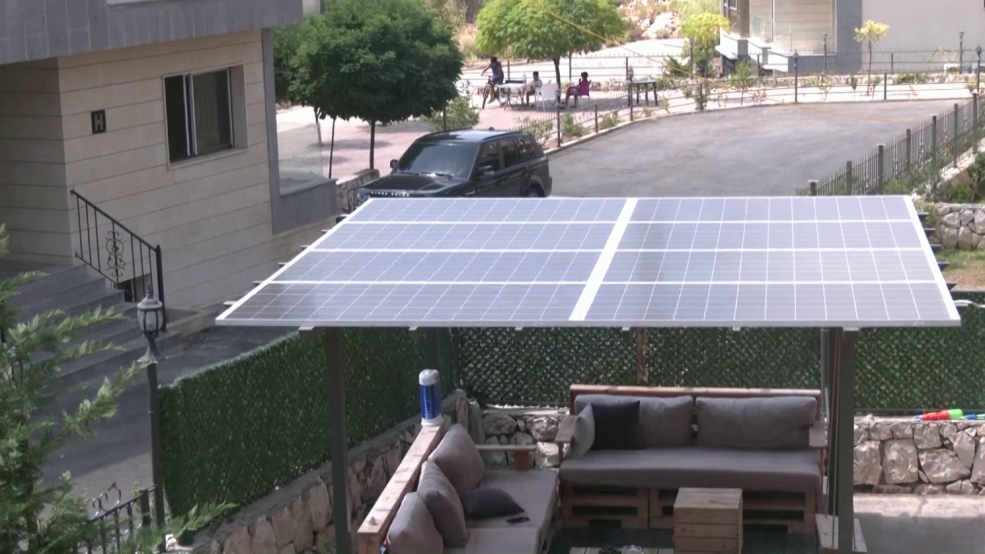 Lebanese find solar alternative solutions to power shortages