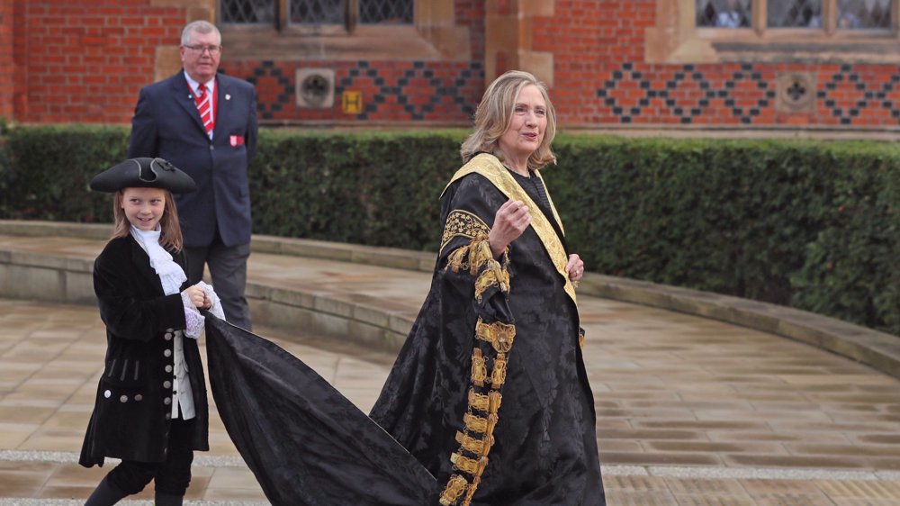‘War criminal’: Hillary Clinton booed while accepting Queen’s chancellorship 