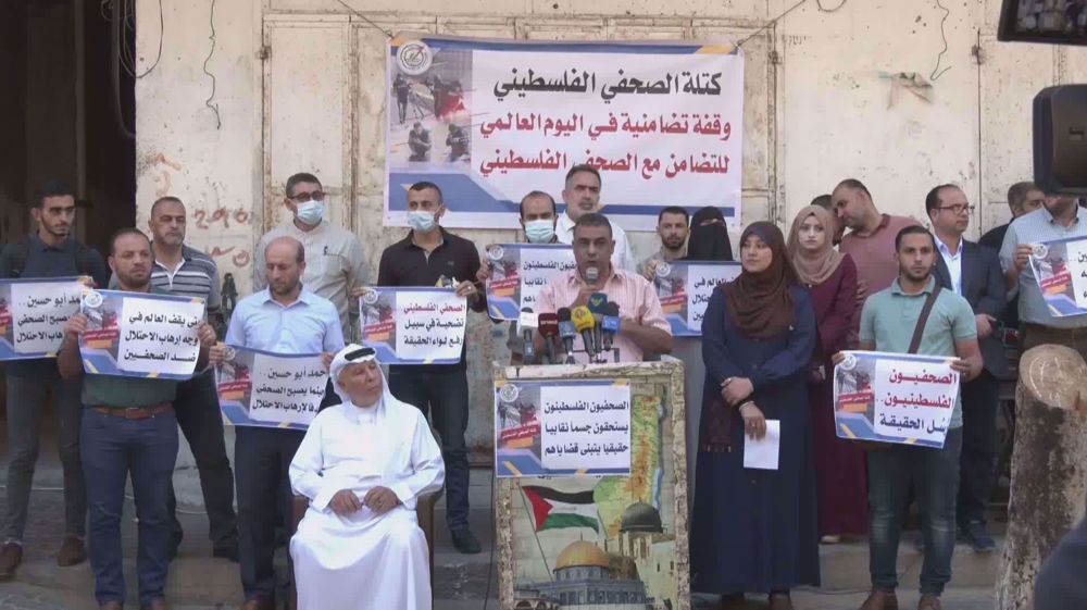 Palestinian hold sit-in rally to support Palestinian journalists