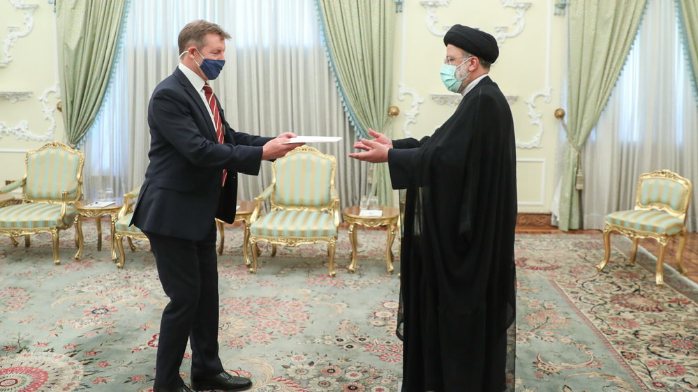 Raeisi tells Persian-speaking UK ambassador to explain meaning of Iran being independent to London
