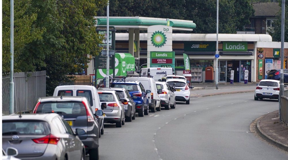Johnson to consider using army as UK's petrol pumps run dry