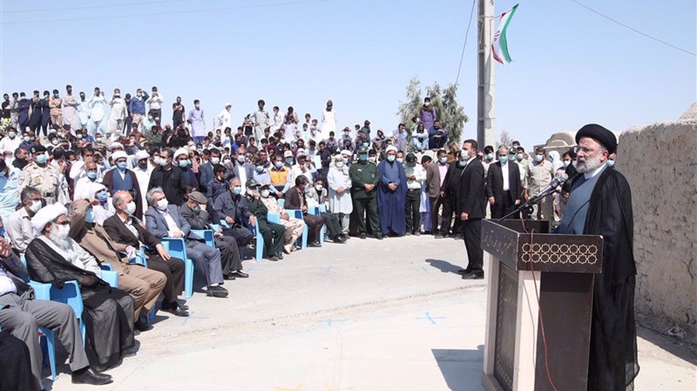Raeisi pledges to uproot poverty, discrimination on second provincial visit